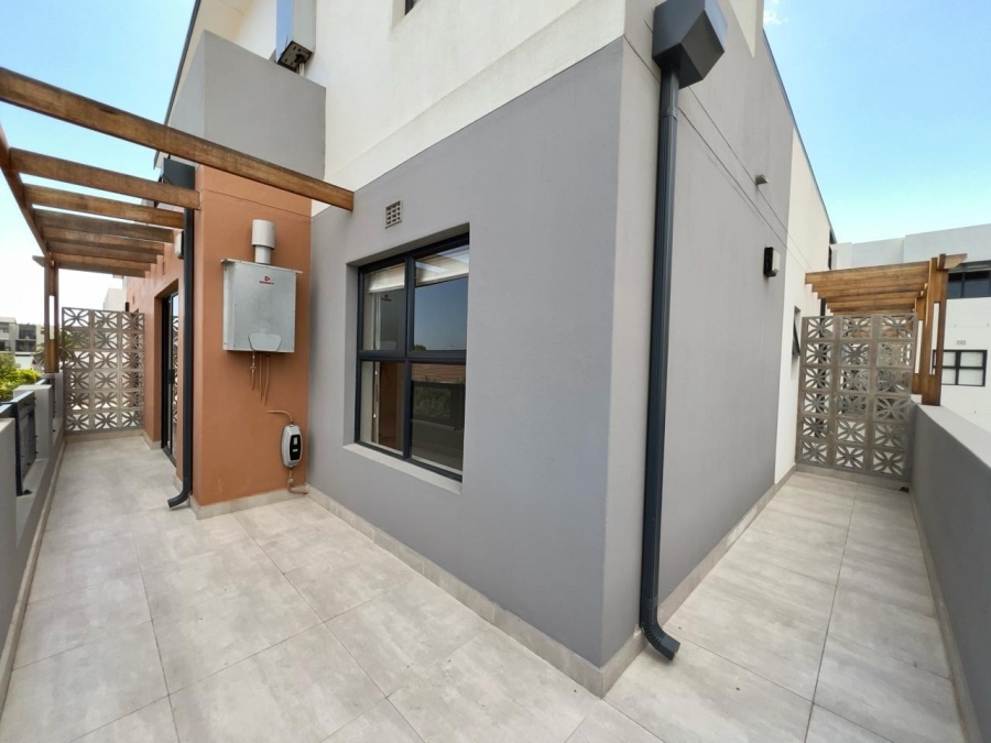 1 Bedroom Property for Sale in Table View Western Cape